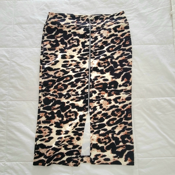 Leopard Print, Pencil, Zipup Skirt - Picture 2 of 5
